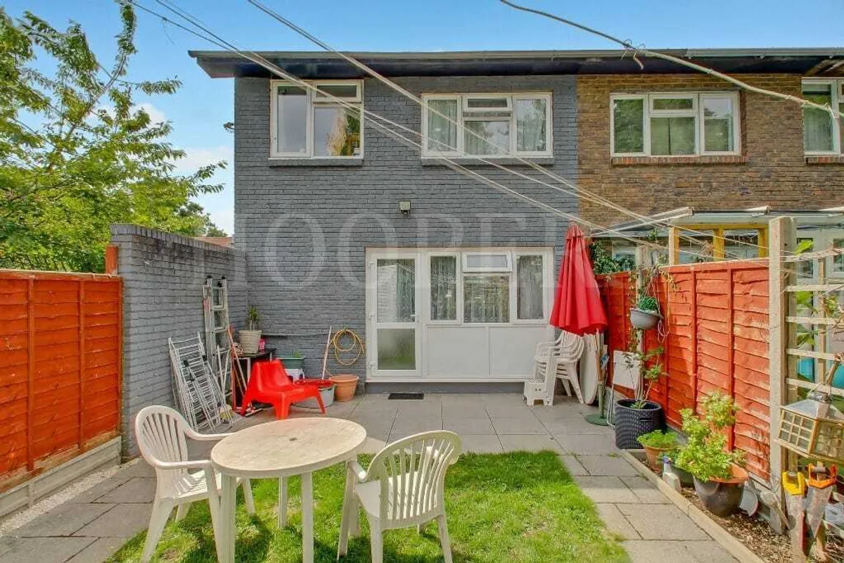 Midwood Close, London, NW2