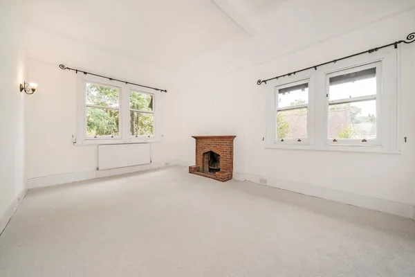 Egerton Road, Weybridge, KT13 photo 2