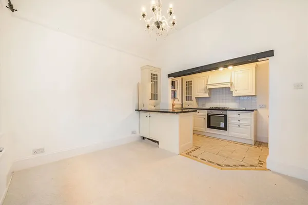 Egerton Road, Weybridge, KT13 photo 4