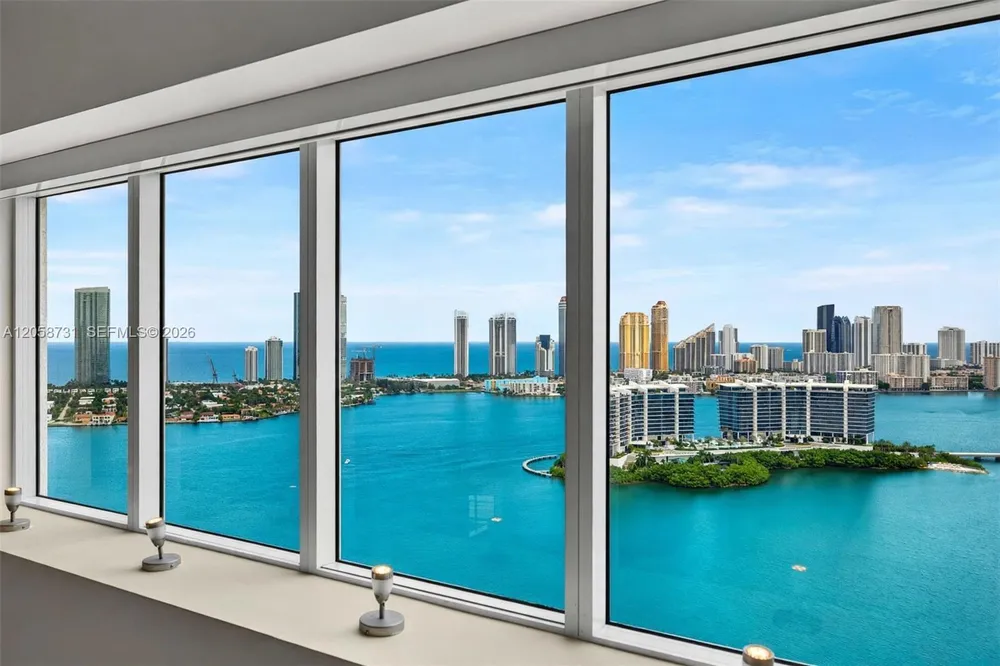 3330 NE 190th St, Aventura, FL 33180