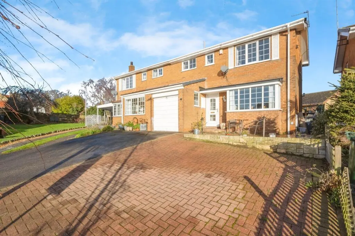 Eaton Square, Barnburgh, DONCASTER