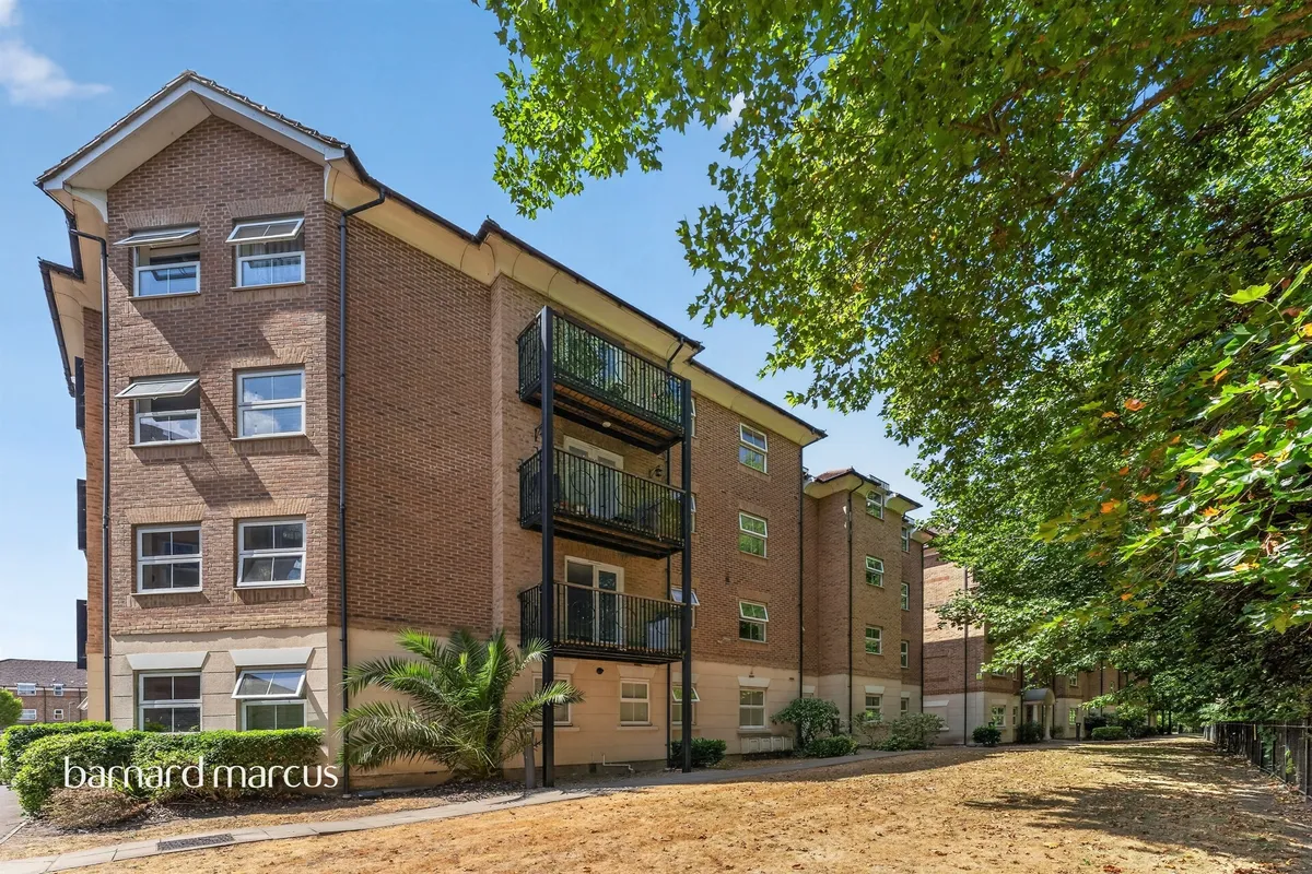 Gilson Place, Coppetts Road, London