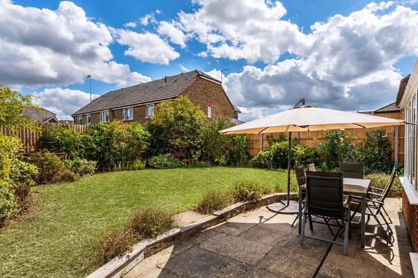 Dumville Drive, Godstone, RH9 photo 2