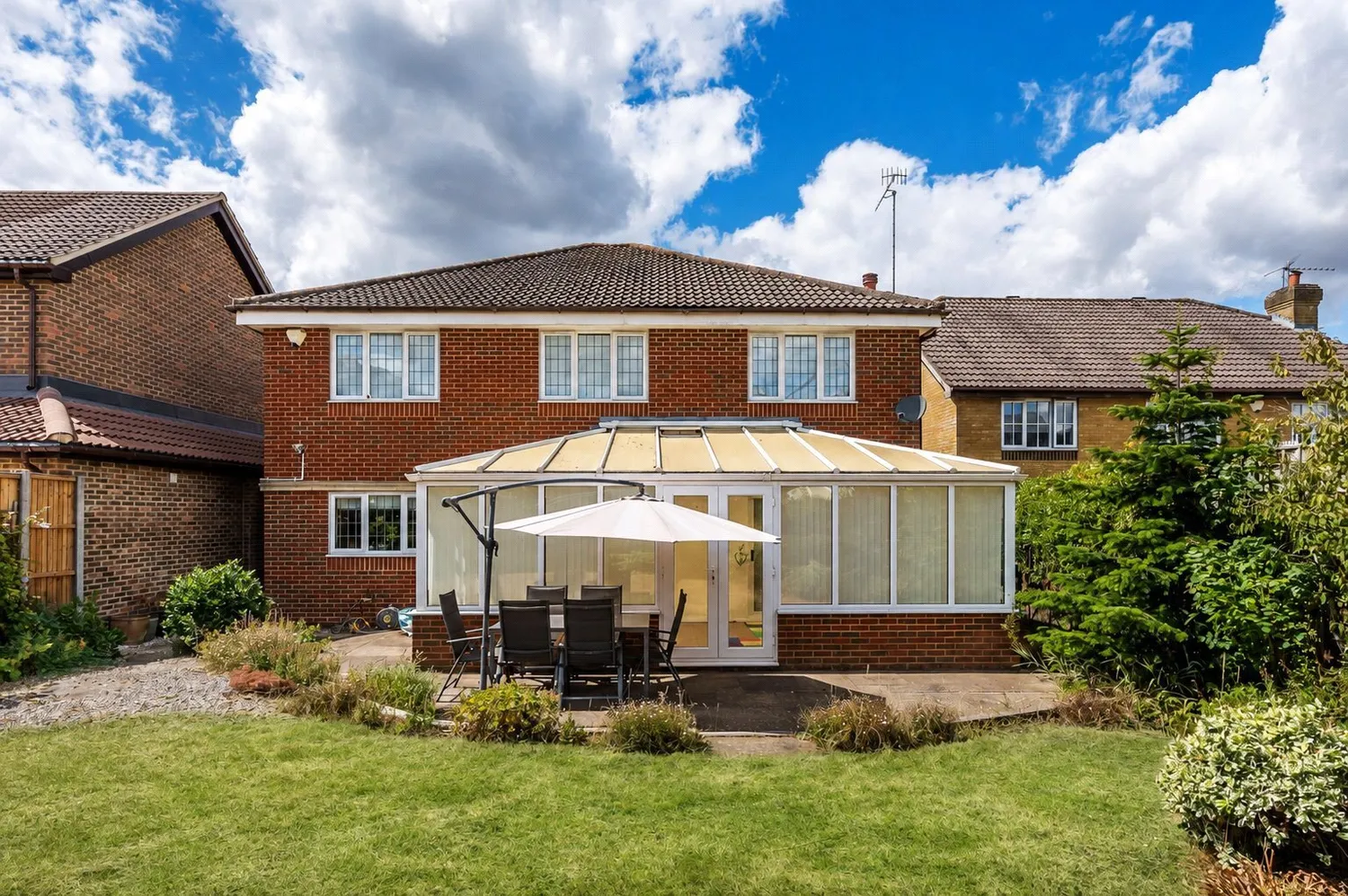Dumville Drive, Godstone, RH9 photo 3