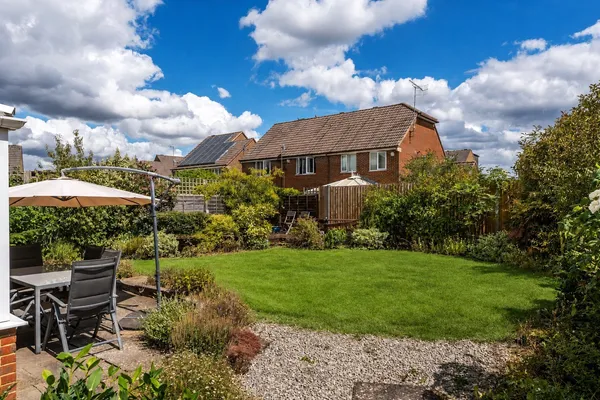 Dumville Drive, Godstone, RH9 photo 4