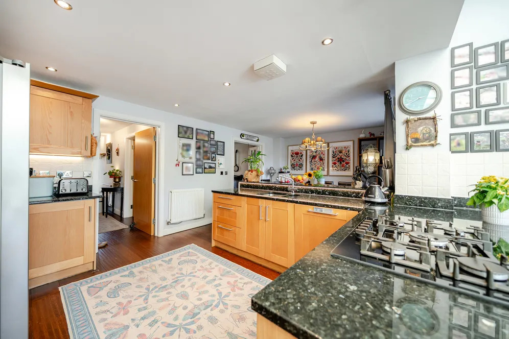 Newbery Close, Caterham, CR3 photo 12