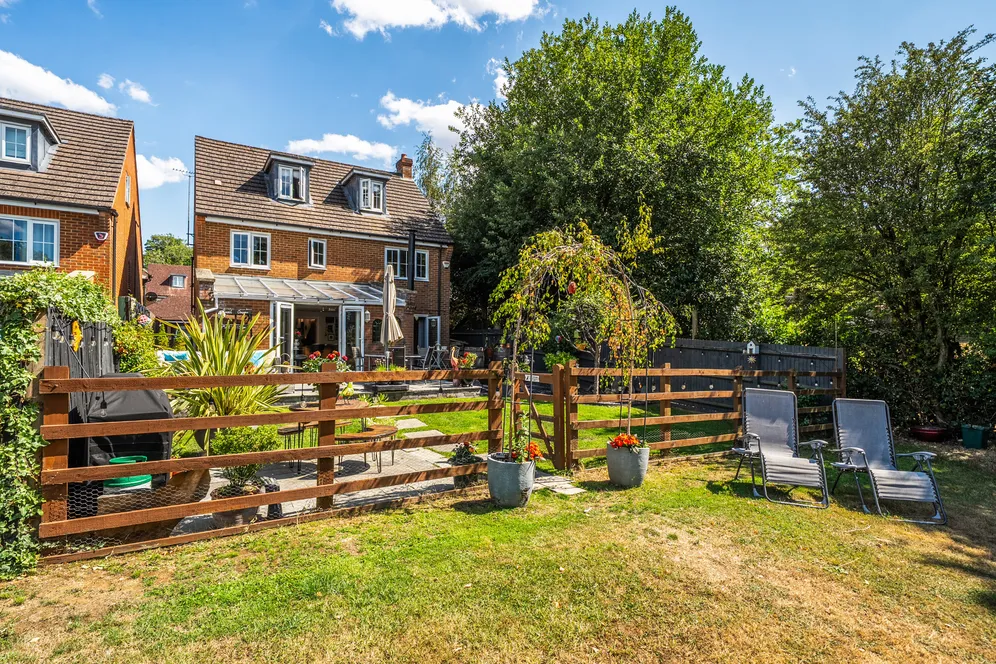 Newbery Close, Caterham, CR3 photo 9