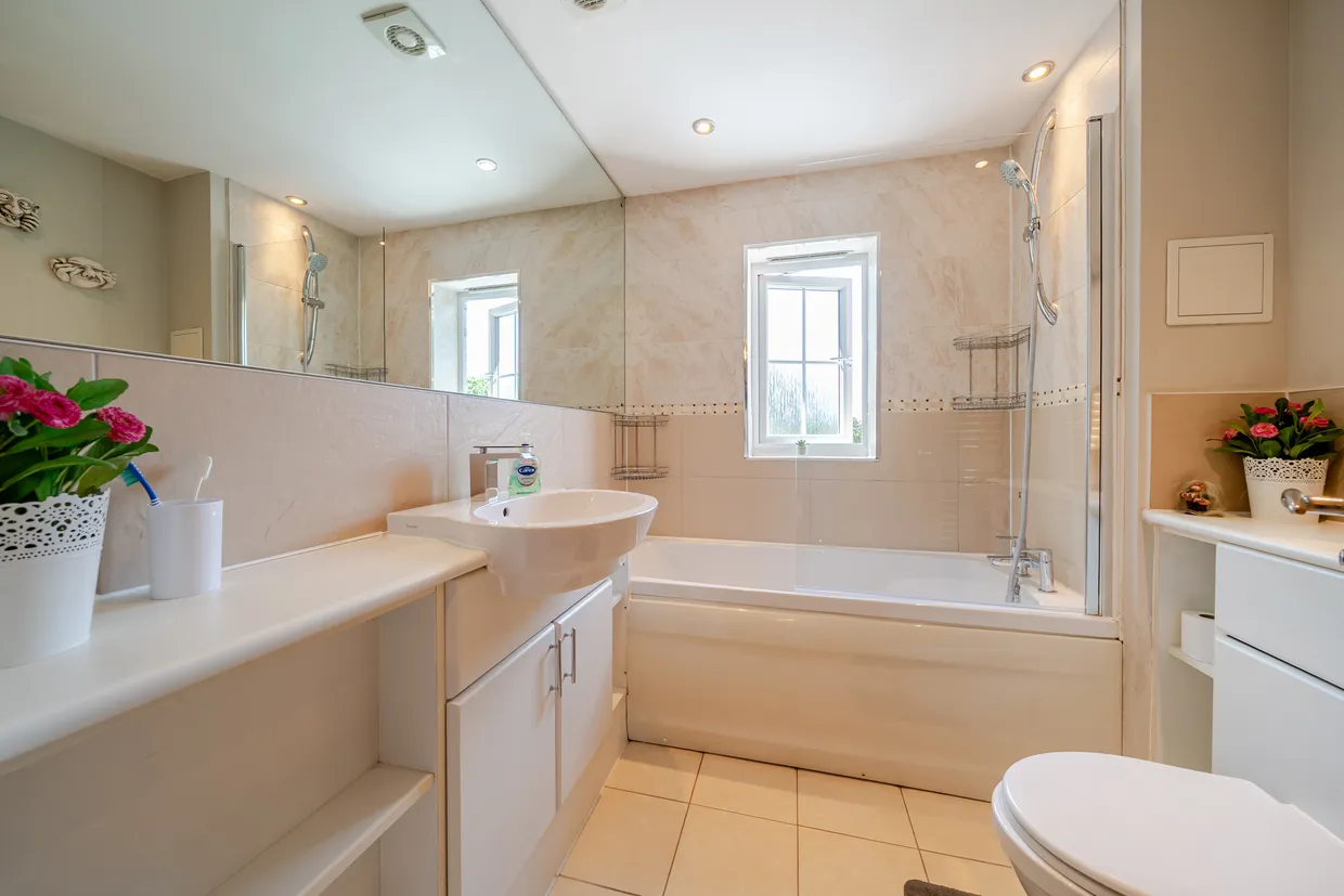 Newbery Close, Caterham, CR3 photo 11