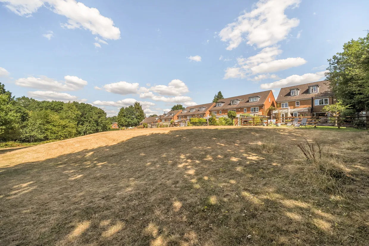 Newbery Close, Caterham, CR3 photo 18