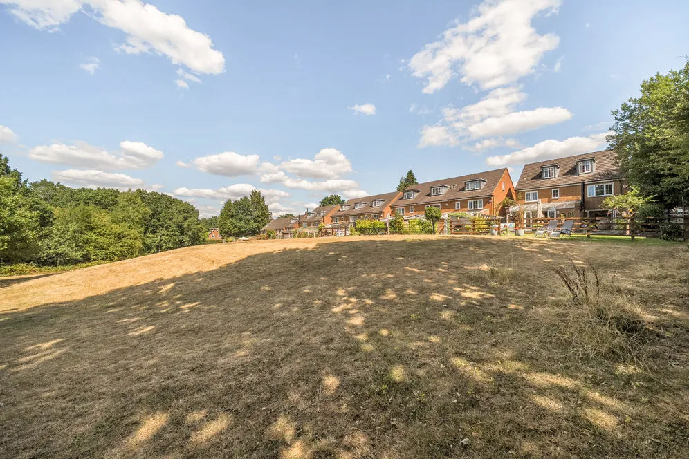 Newbery Close, Caterham, CR3 photo 18