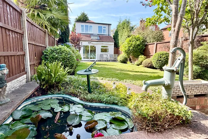 Property carousel image 34