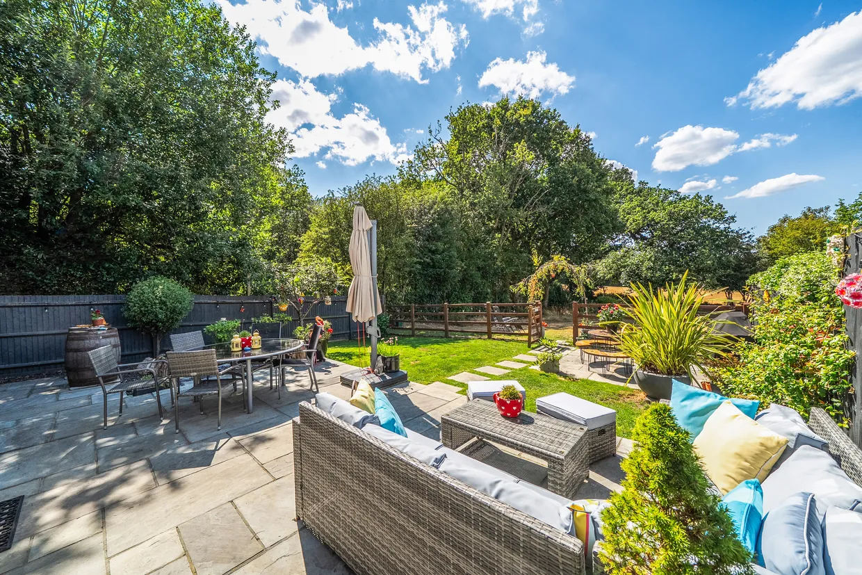 Newbery Close, Caterham, CR3 photo 8