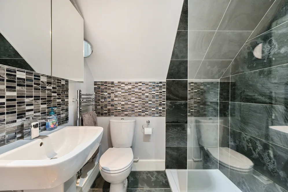 Newbery Close, Caterham, CR3 photo 22