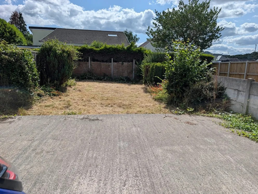 Property carousel item 4