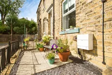 Emscote Grove, HALIFAX