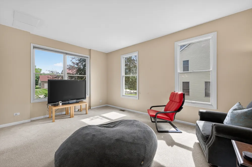 5701 Caribou Ln, Hoffman Estates, IL 60192