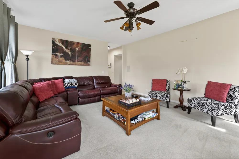 5701 Caribou Ln, Hoffman Estates, IL 60192