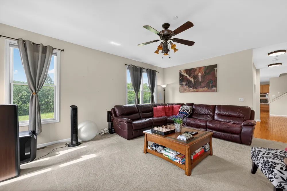 5701 Caribou Ln, Hoffman Estates, IL 60192