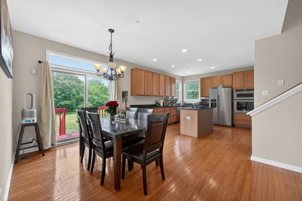 5701 Caribou Ln, Hoffman Estates, IL 60192