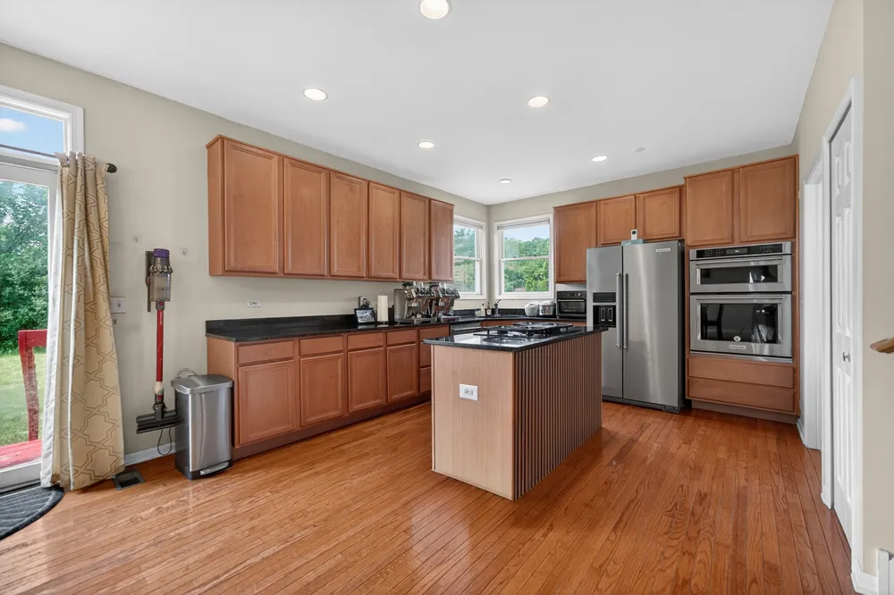 5701 Caribou Ln, Hoffman Estates, IL 60192