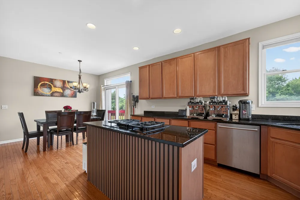 5701 Caribou Ln, Hoffman Estates, IL 60192