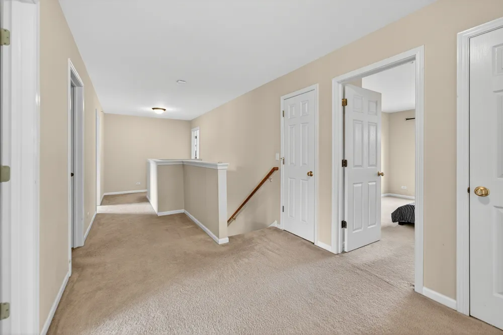 5701 Caribou Ln, Hoffman Estates, IL 60192