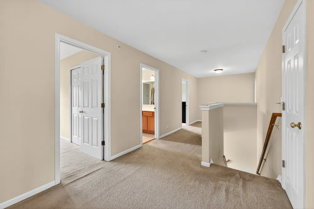 5701 Caribou Ln, Hoffman Estates, IL 60192