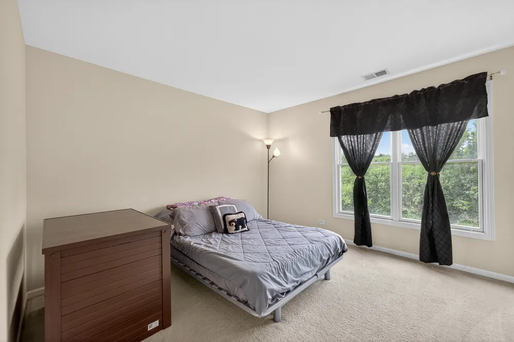 5701 Caribou Ln, Hoffman Estates, IL 60192