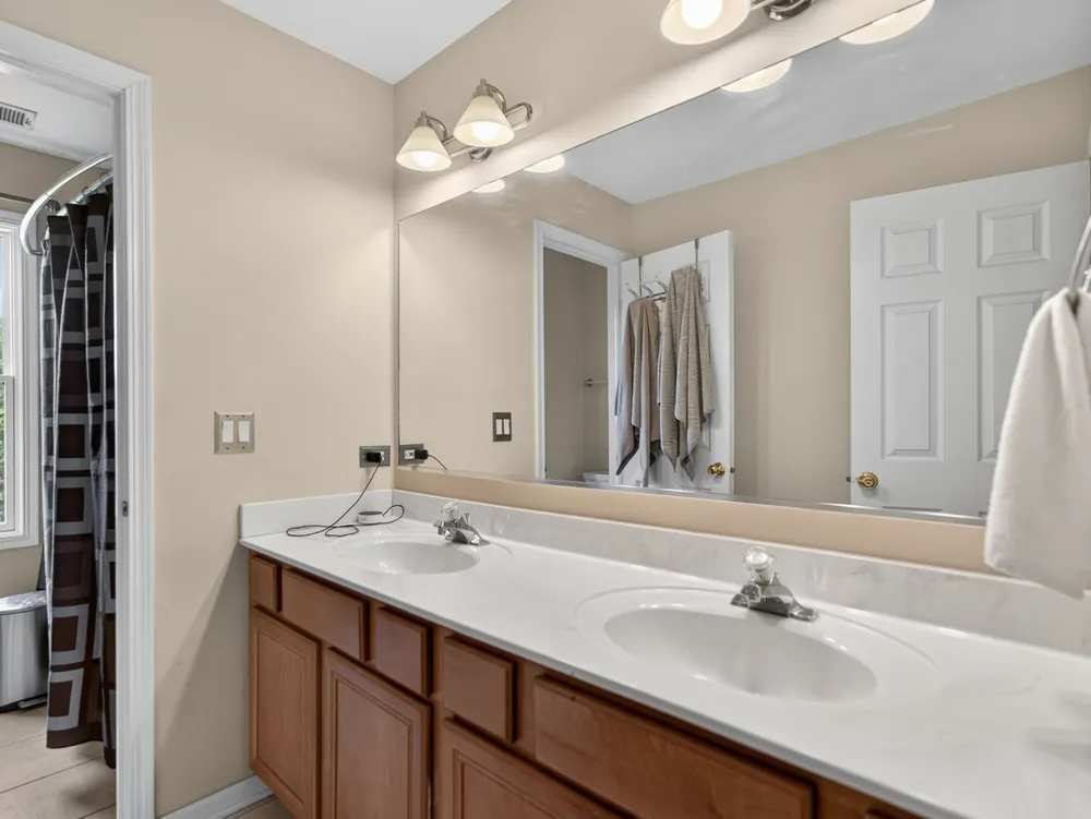 5701 Caribou Ln, Hoffman Estates, IL 60192