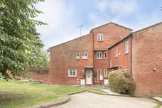 Myrtleside Close Northwood HA6 photo 2