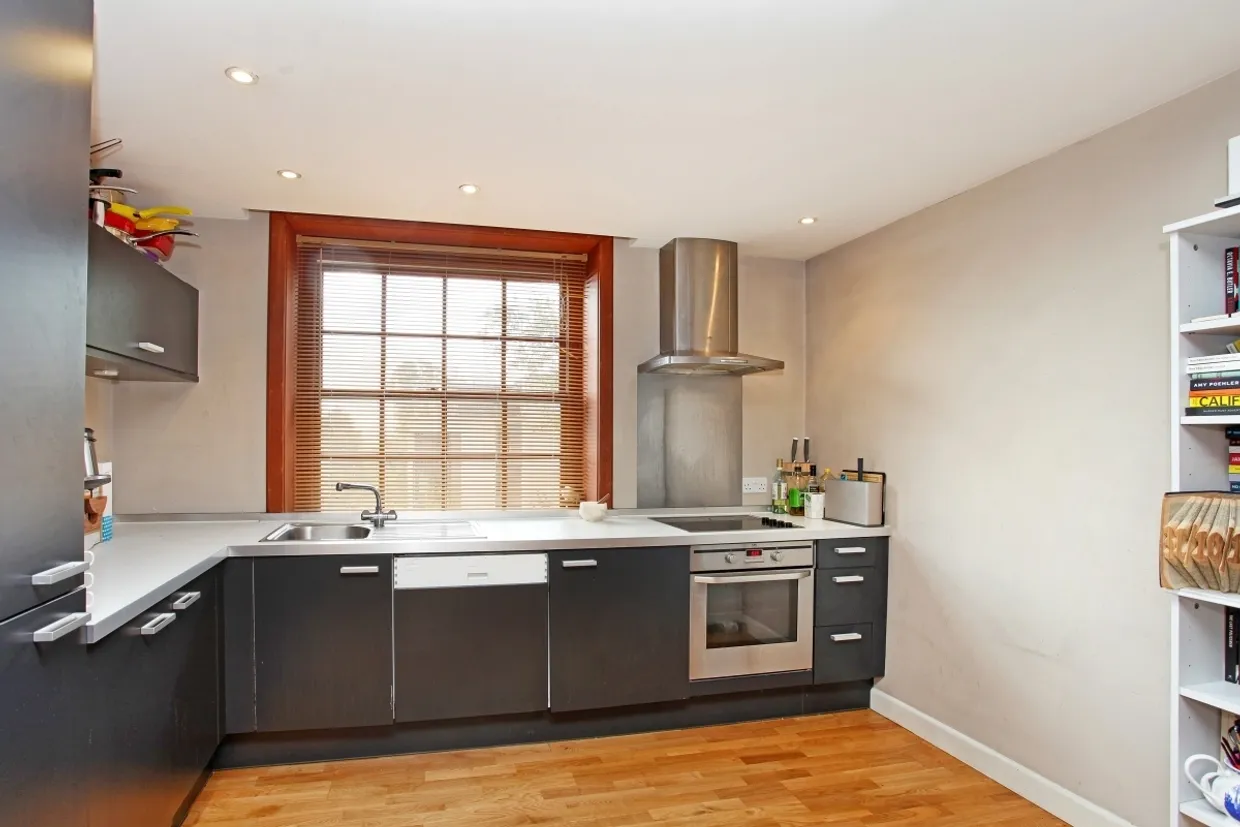 Scott Avenue London SW15 photo 3