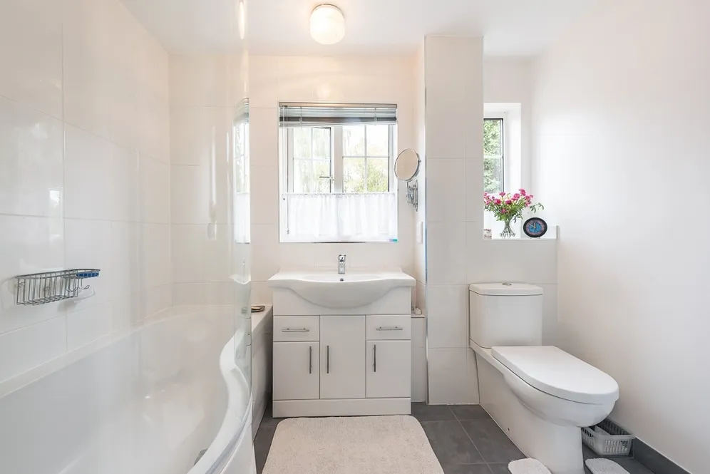 Myrtleside Close Northwood HA6 photo 6