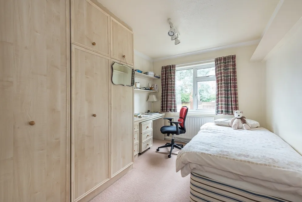 Myrtleside Close Northwood HA6 photo 7