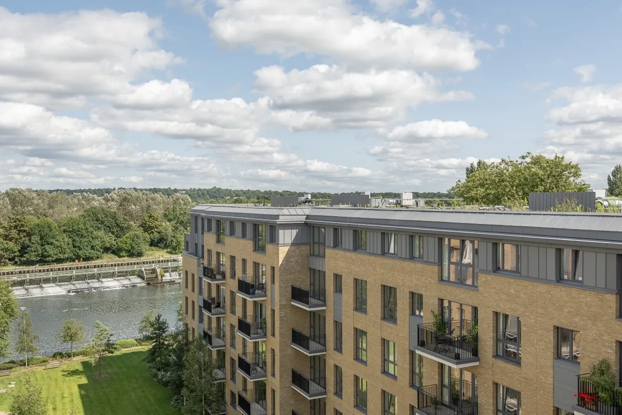 Pinewood Gardens Teddington TW11 photo 12