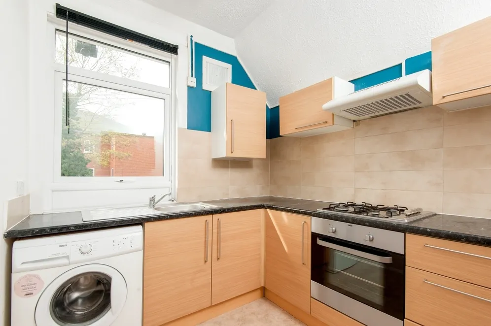 Church Street Weybridge KT13 photo 3
