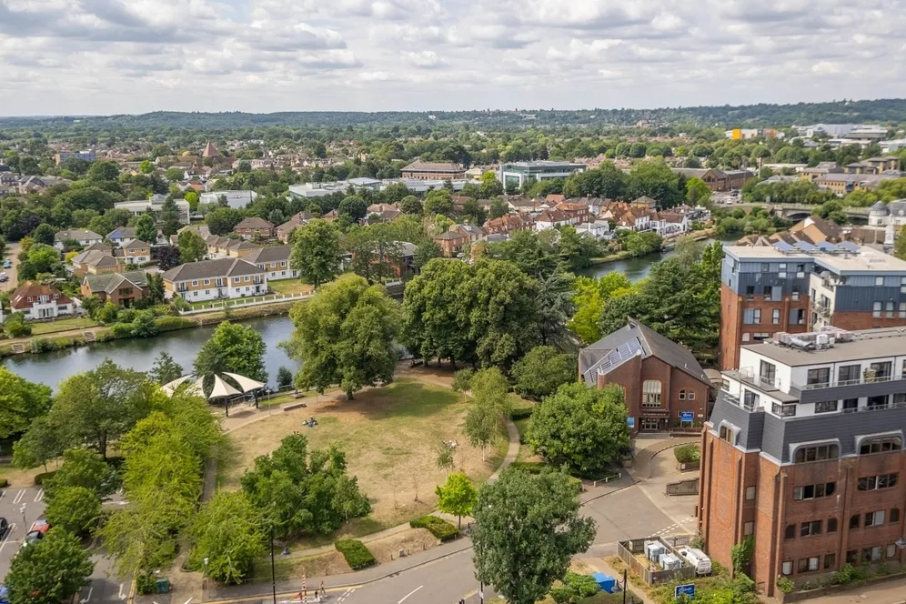 Elmsleigh Road Staines TW18 photo 10