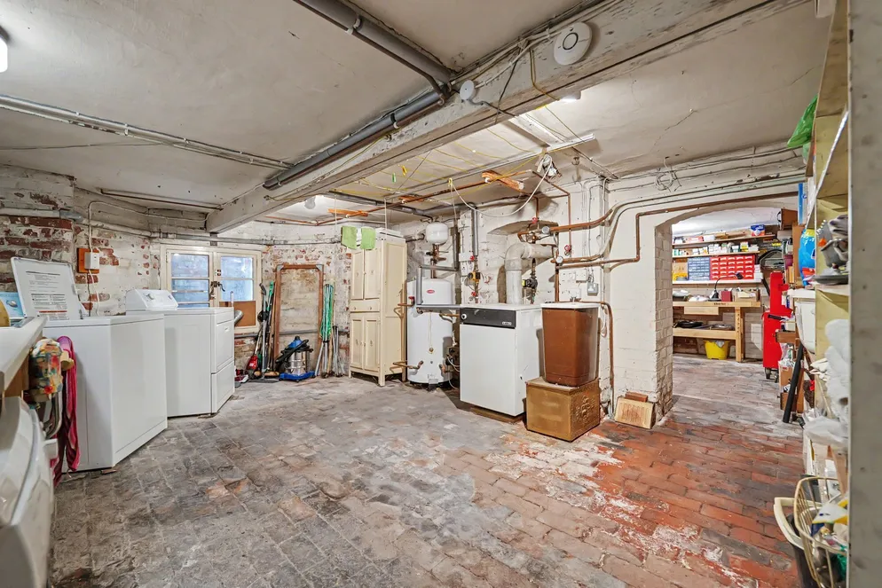 Property carousel item 13