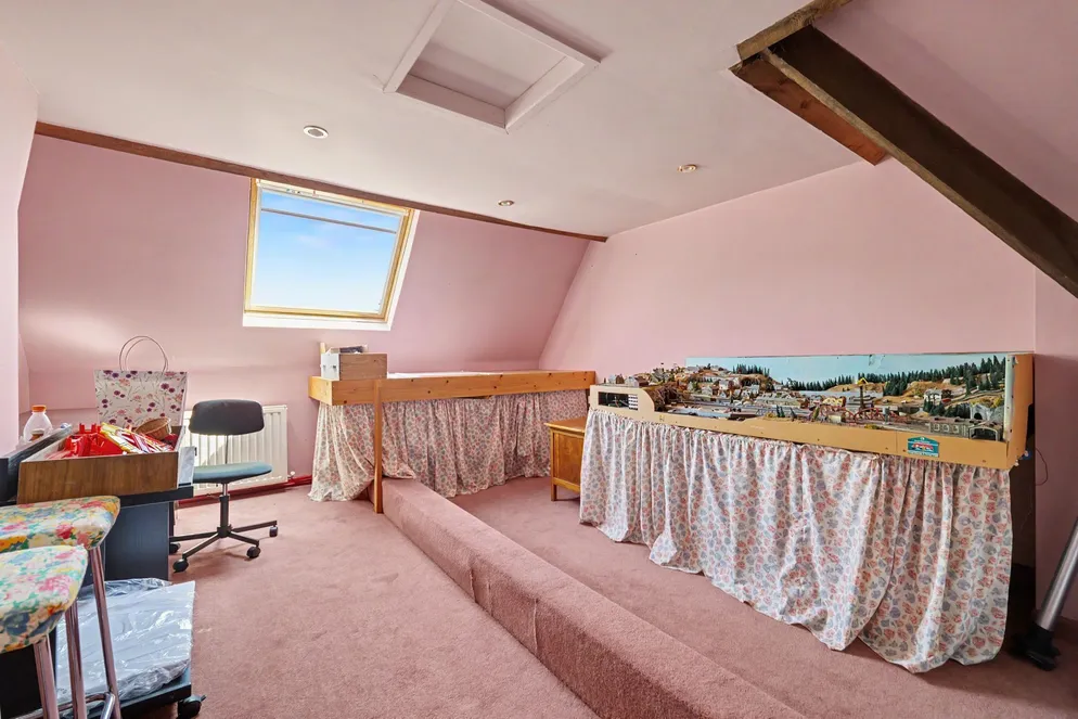 Property carousel item 23