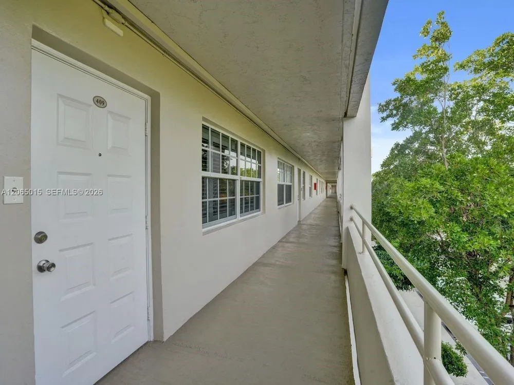 808 Cypress Blvd, Pompano Beach, FL 33069