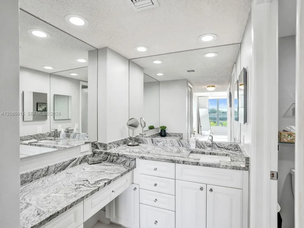 808 Cypress Blvd, Pompano Beach, FL 33069