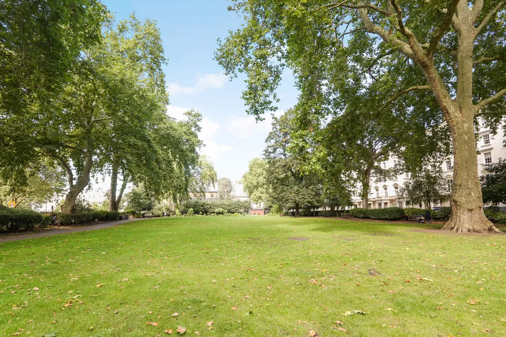 St George's Square, London, SW1V photo 3