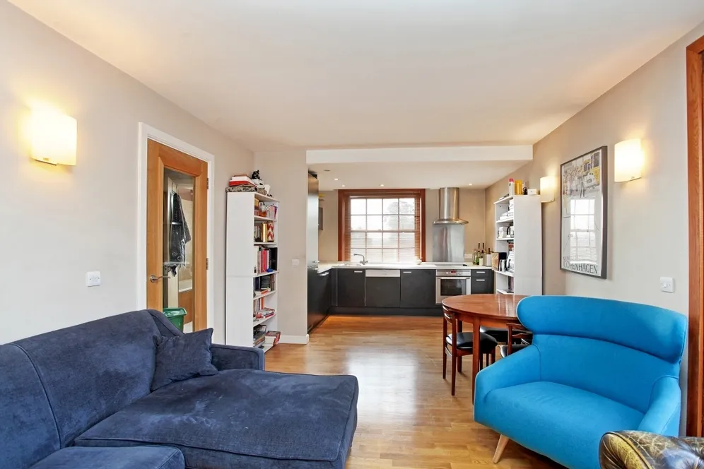 Scott Avenue London SW15 photo 3