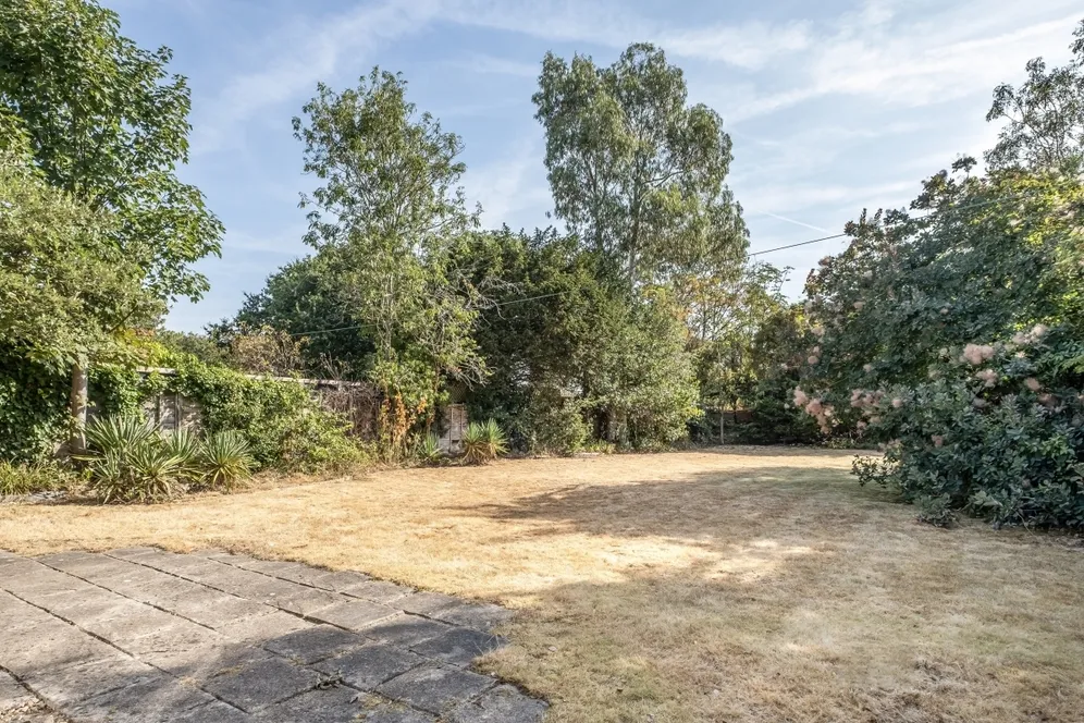 Hampton, TW12 photo 17