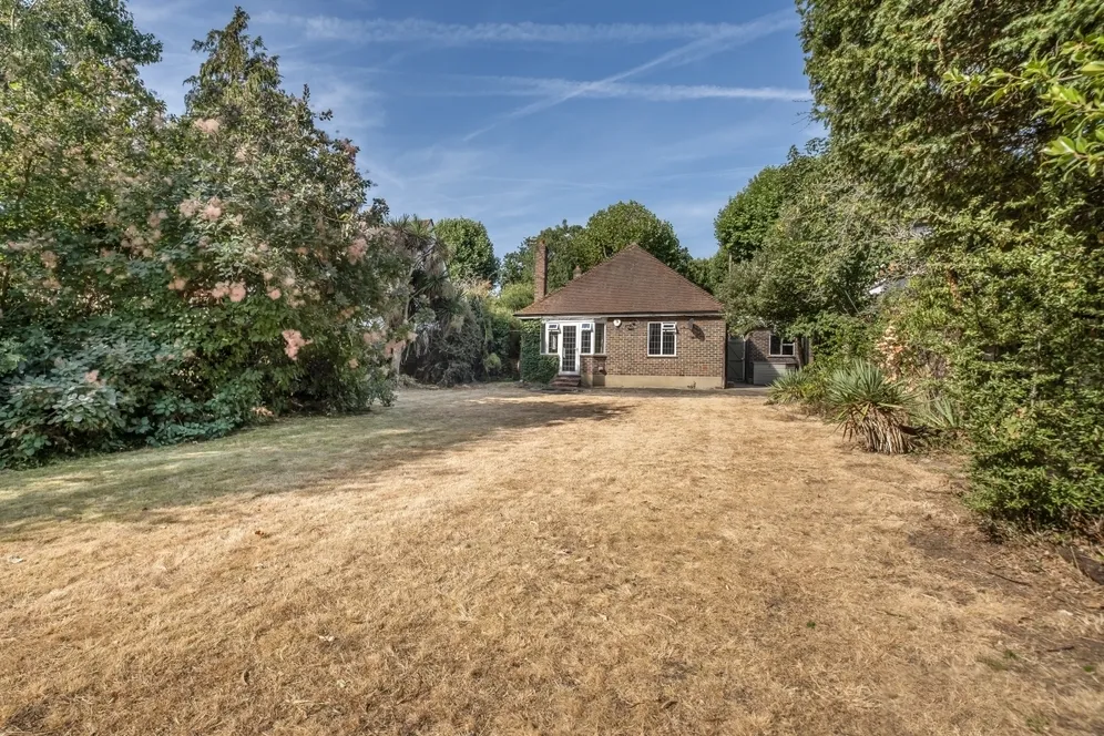 Hampton, TW12 photo 18