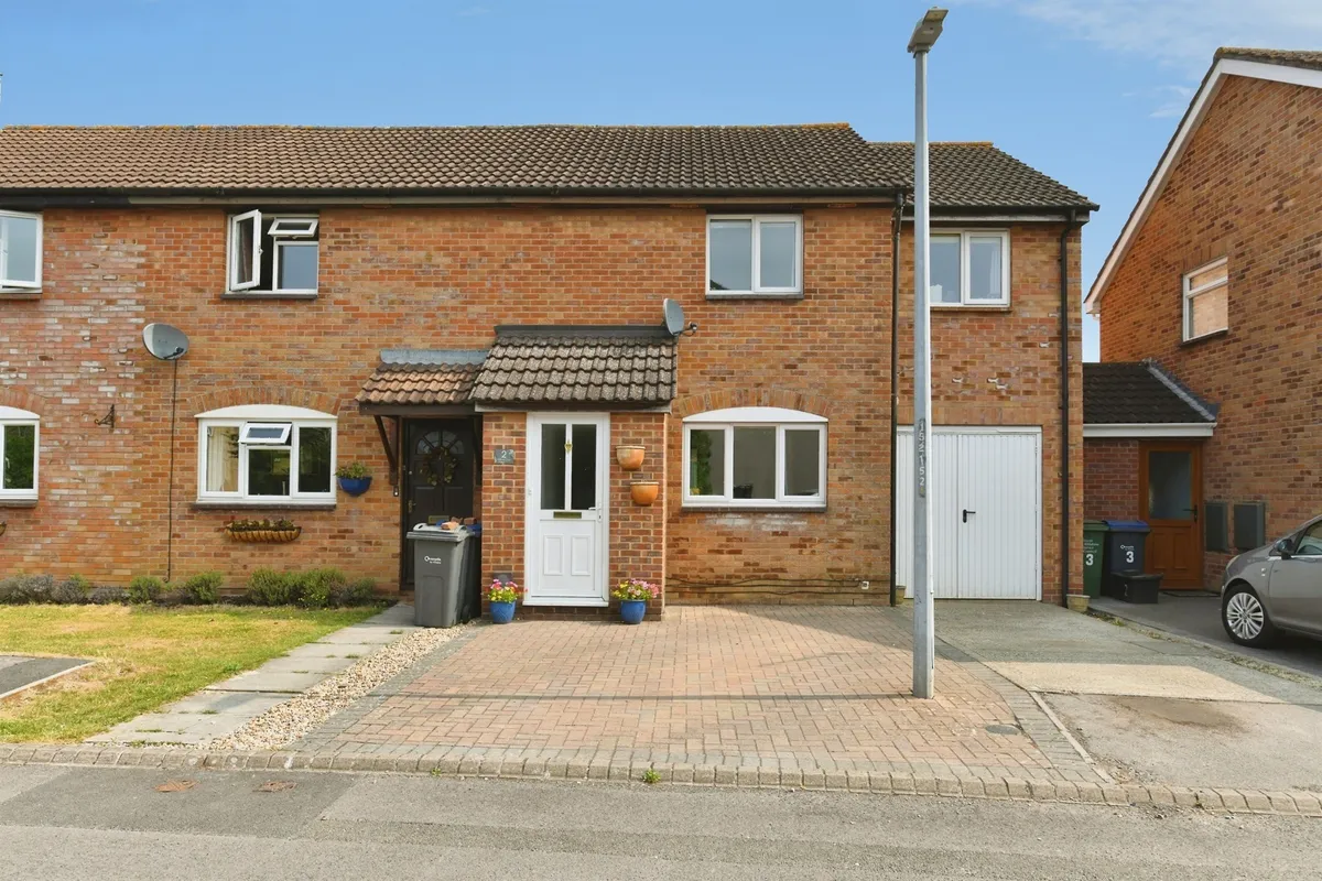 Holland Close, Chippenham
