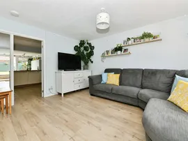 Holland Close, Chippenham thumb 2