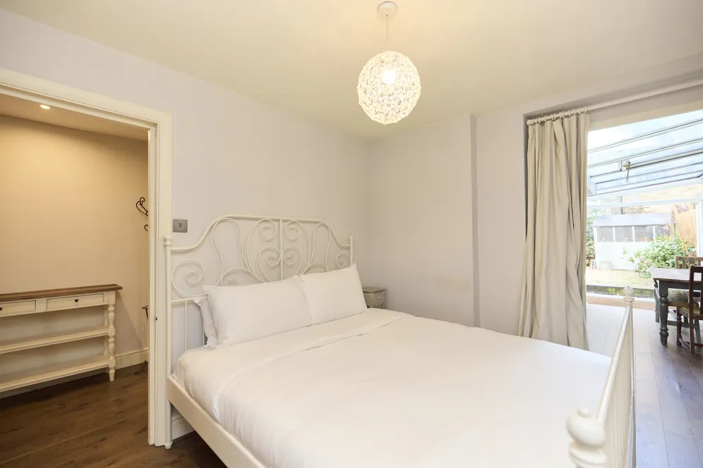 Taybridge Road, London, SW11 photo 17