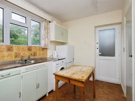 Cobbold Avenue, Eastbourne thumb 3