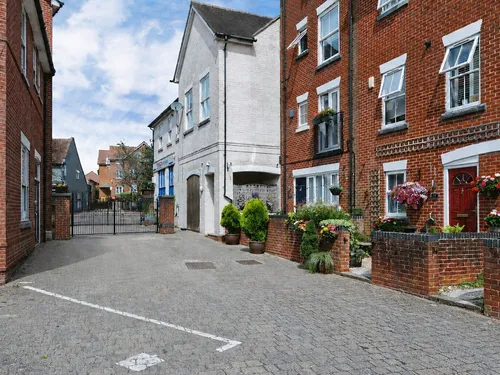 Riverside Place, Fordingbridgephoto
