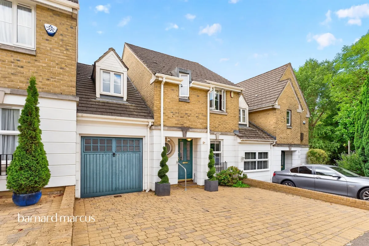 Halton Close, London